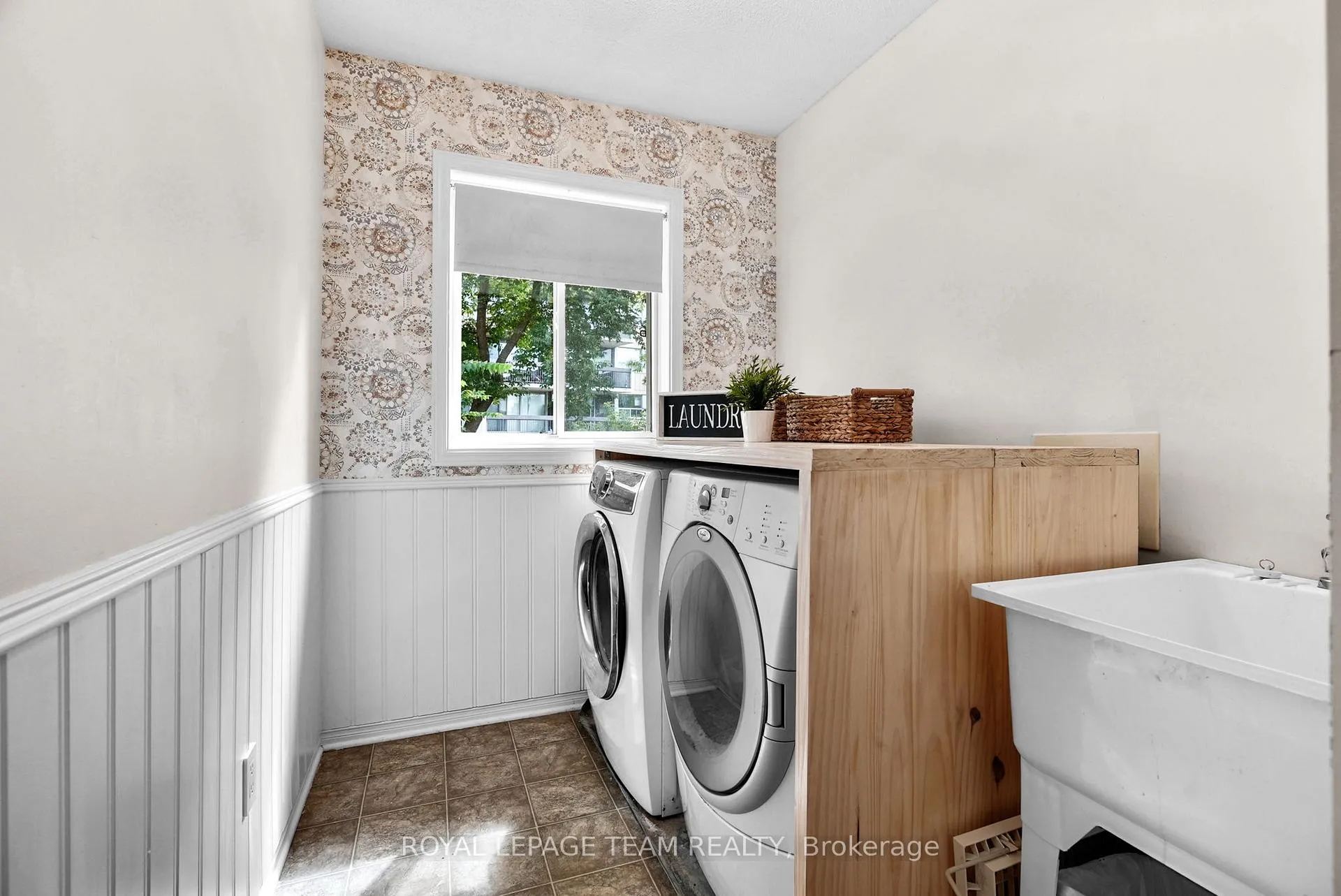Photo 23 of 2122 Saunders Avenue, Ottawa, Woodroffe — HOMEH