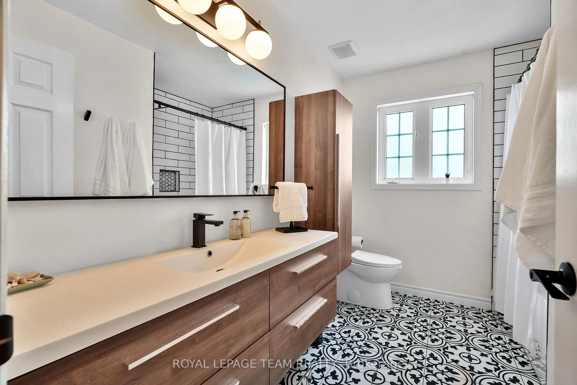 Photo 28 of 2122 Saunders Avenue, Ottawa, Woodroffe — HOMEH