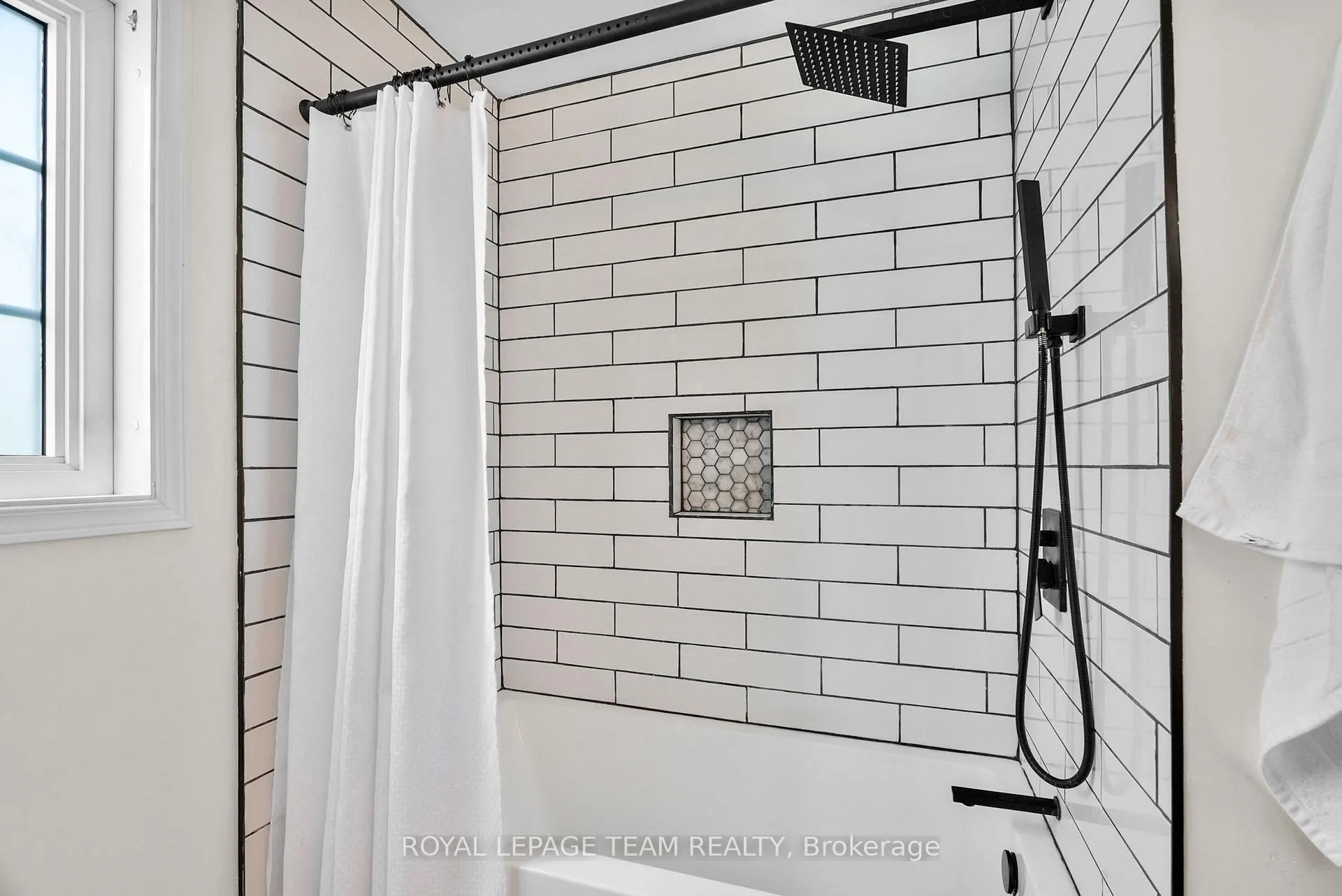 Photo 29 of 2122 Saunders Avenue, Ottawa, Woodroffe — HOMEH