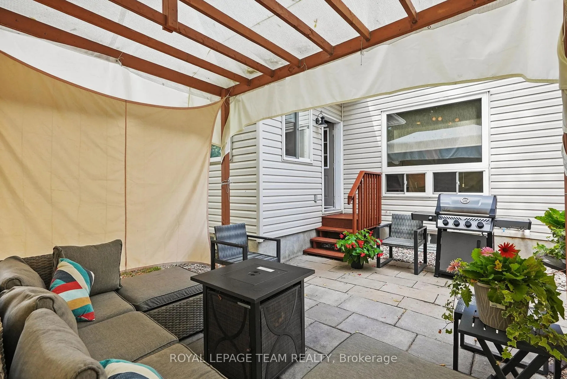 Photo 37 of 2122 Saunders Avenue, Ottawa, Woodroffe — HOMEH