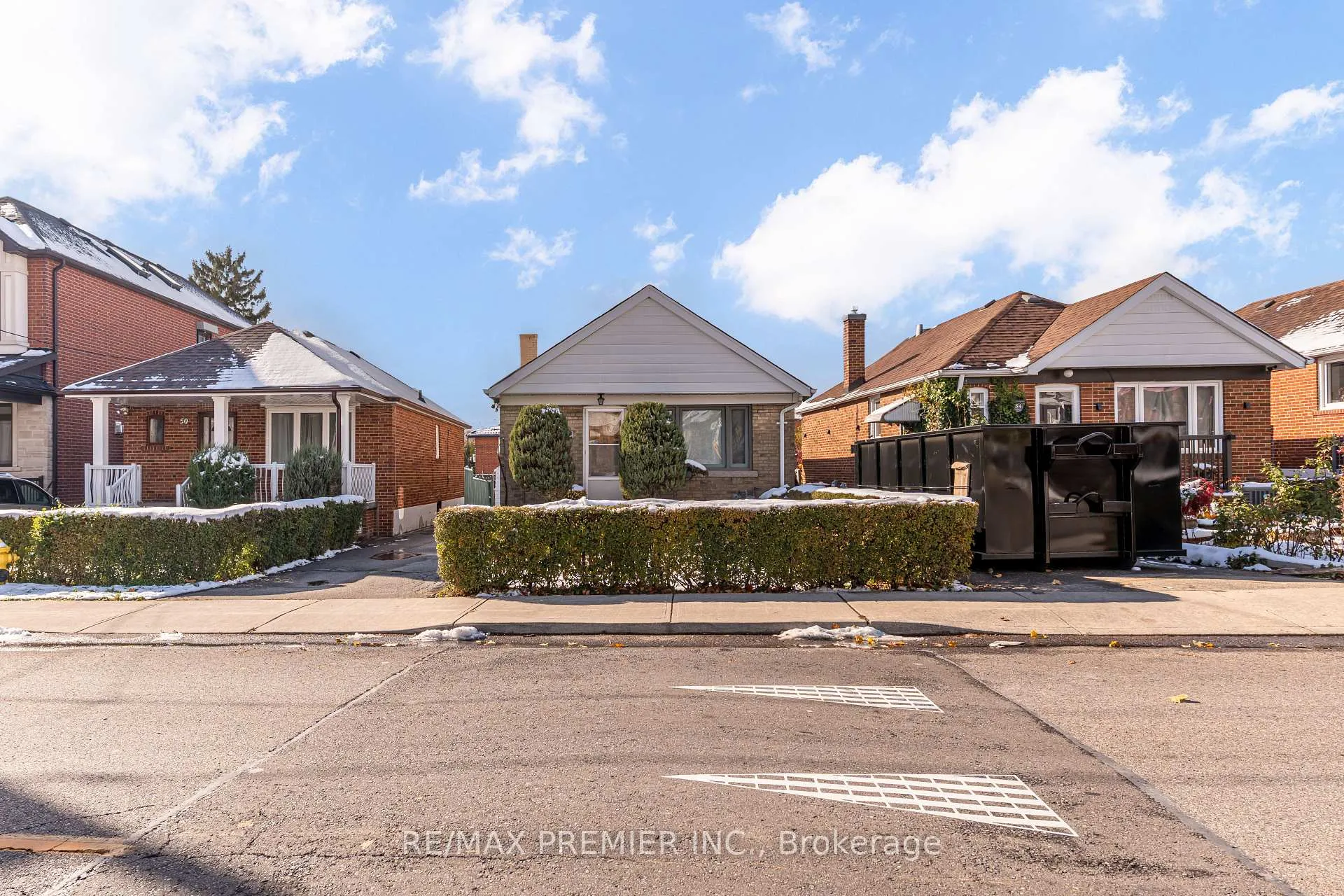 Photo 2 of 52 Richardson Avenue, North York, Beechborough-Greenbrook — HOMEH