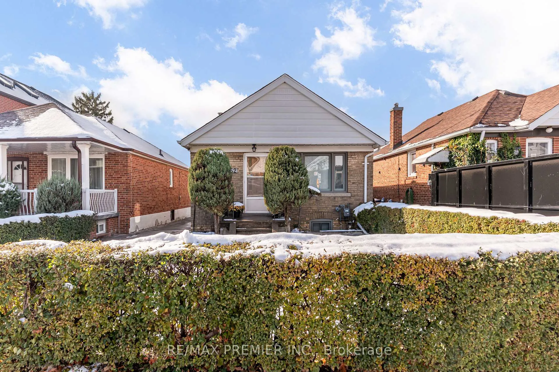 Photo 3 of 52 Richardson Avenue, North York, Beechborough-Greenbrook — HOMEH