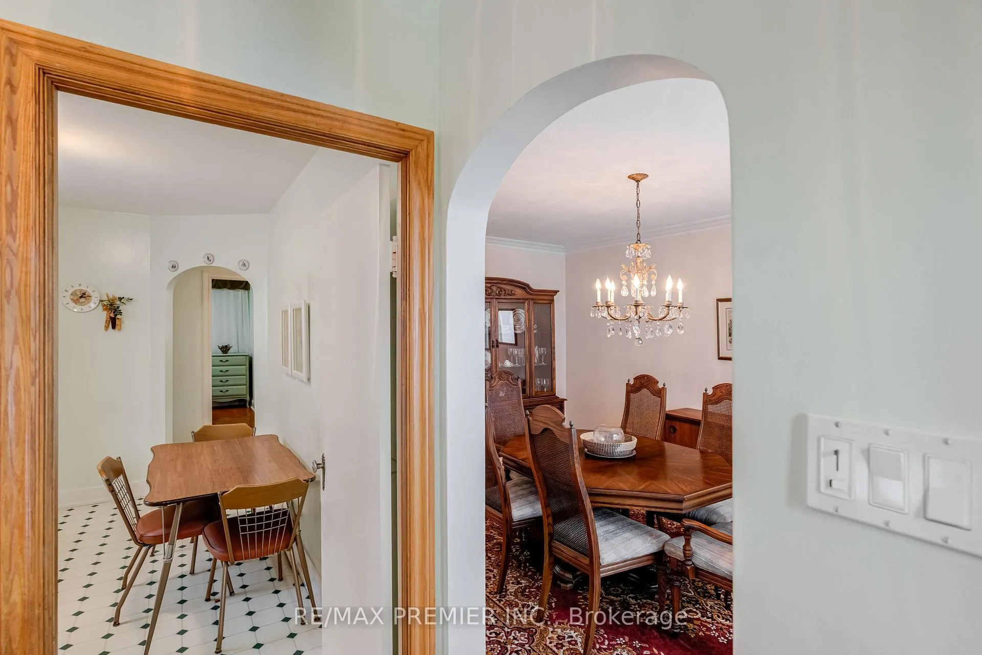 Photo 7 of 52 Richardson Avenue, North York, Beechborough-Greenbrook — HOMEH