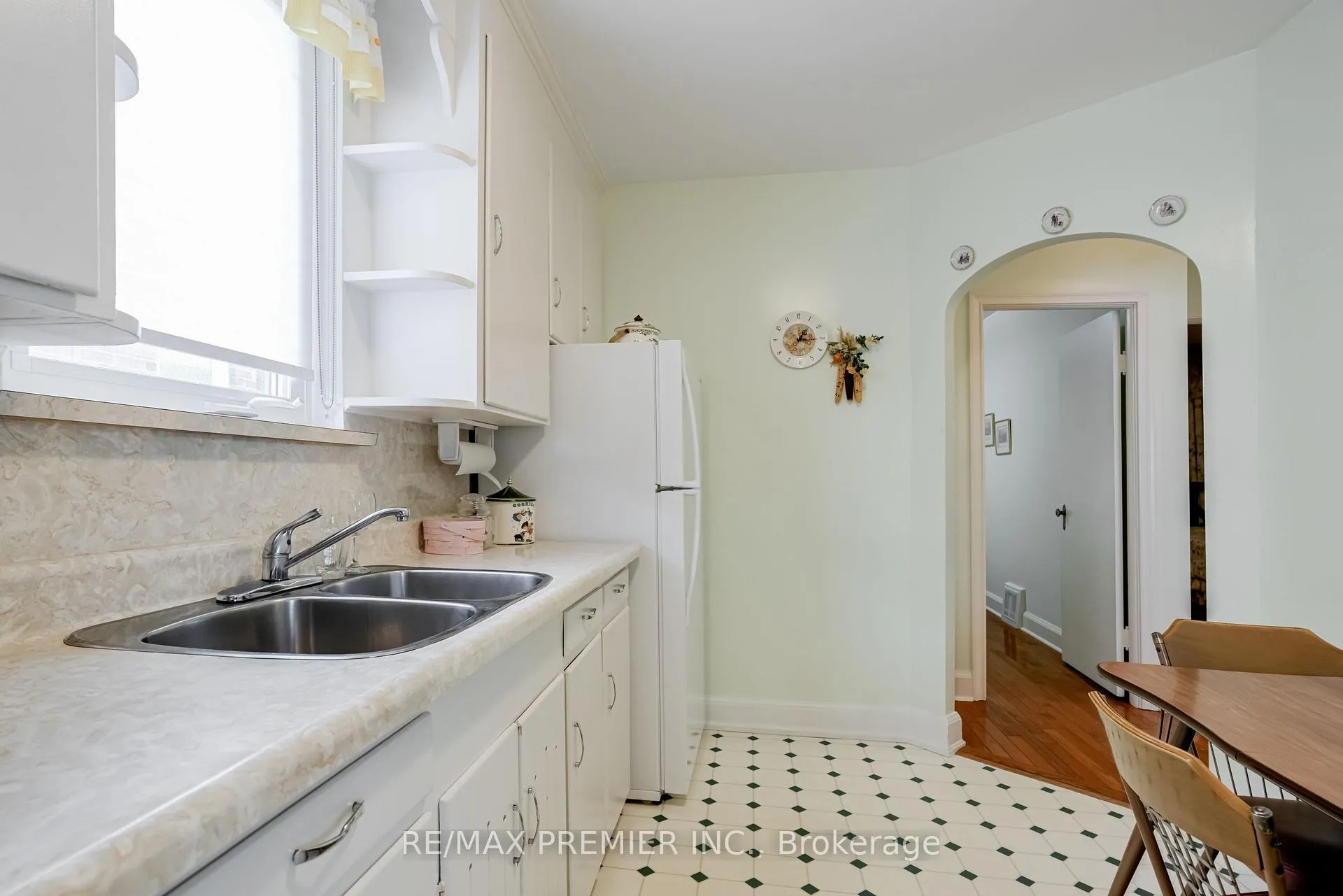 Photo 9 of 52 Richardson Avenue, North York, Beechborough-Greenbrook — HOMEH