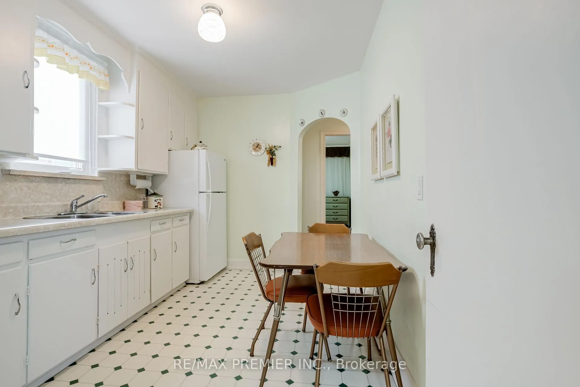 Photo 11 of 52 Richardson Avenue, North York, Beechborough-Greenbrook — HOMEH