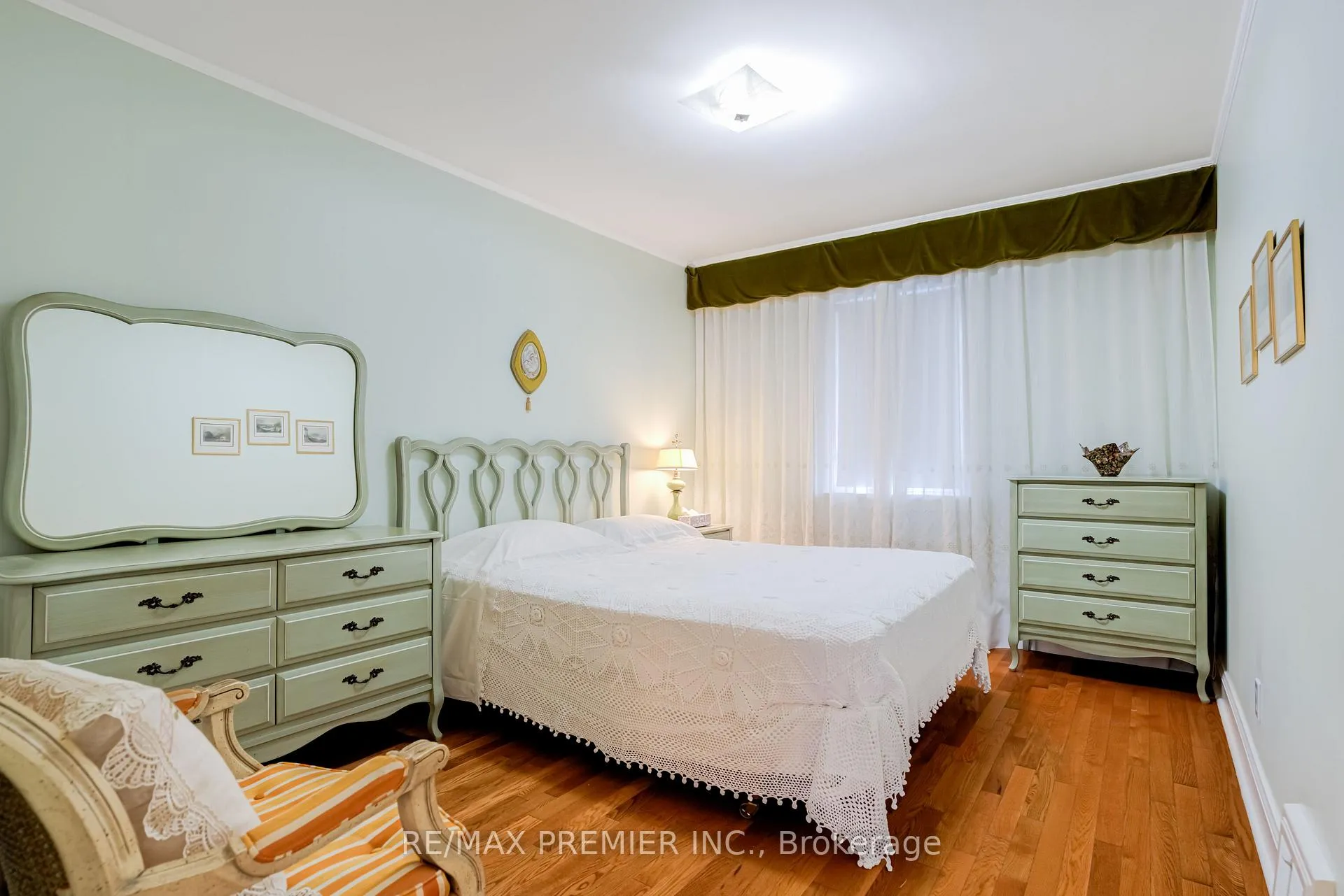 Photo 15 of 52 Richardson Avenue, North York, Beechborough-Greenbrook — HOMEH