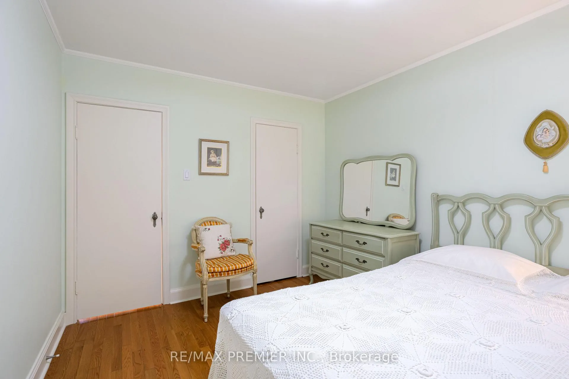 Photo 16 of 52 Richardson Avenue, North York, Beechborough-Greenbrook — HOMEH