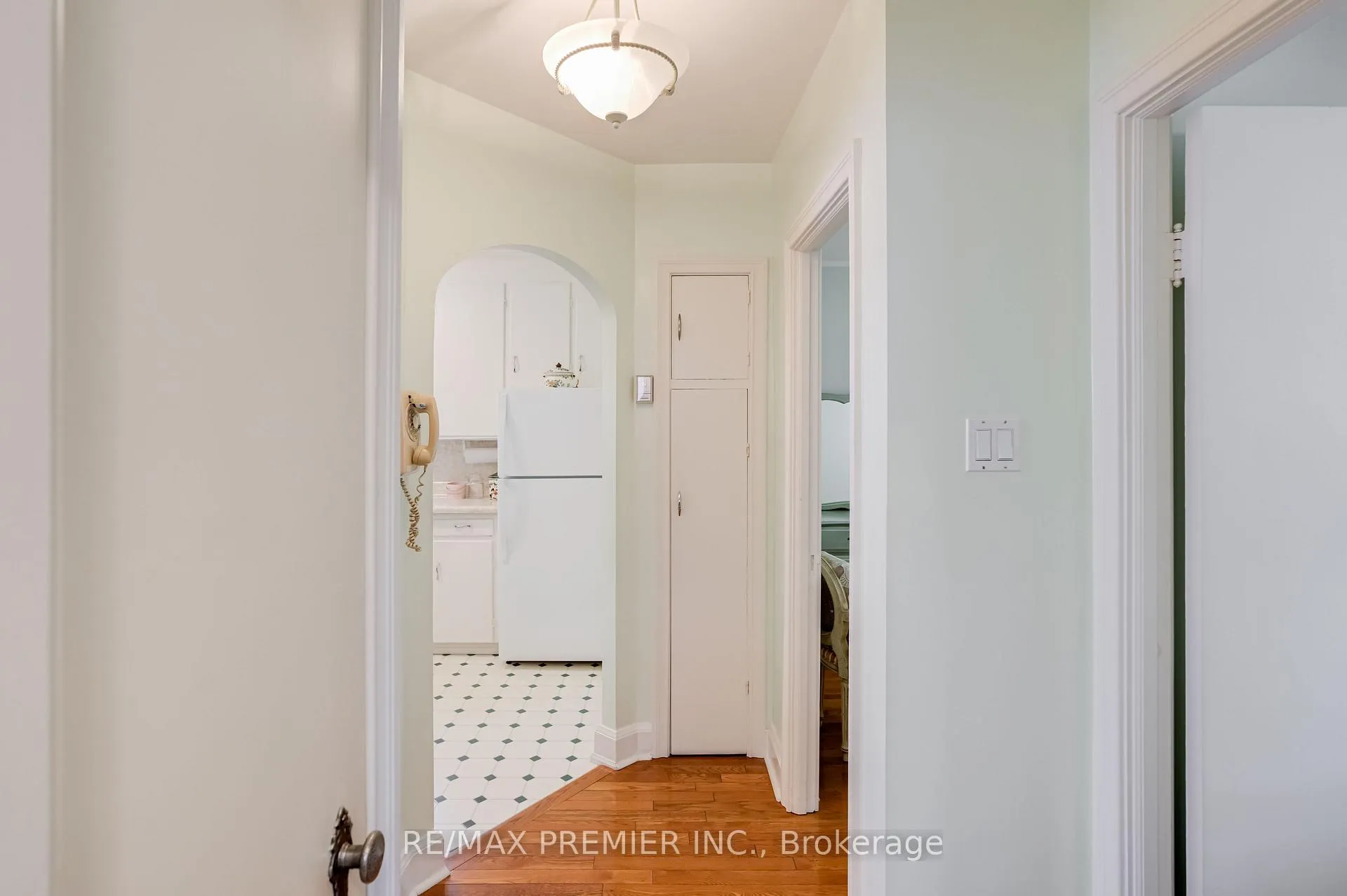 Photo 21 of 52 Richardson Avenue, North York, Beechborough-Greenbrook — HOMEH