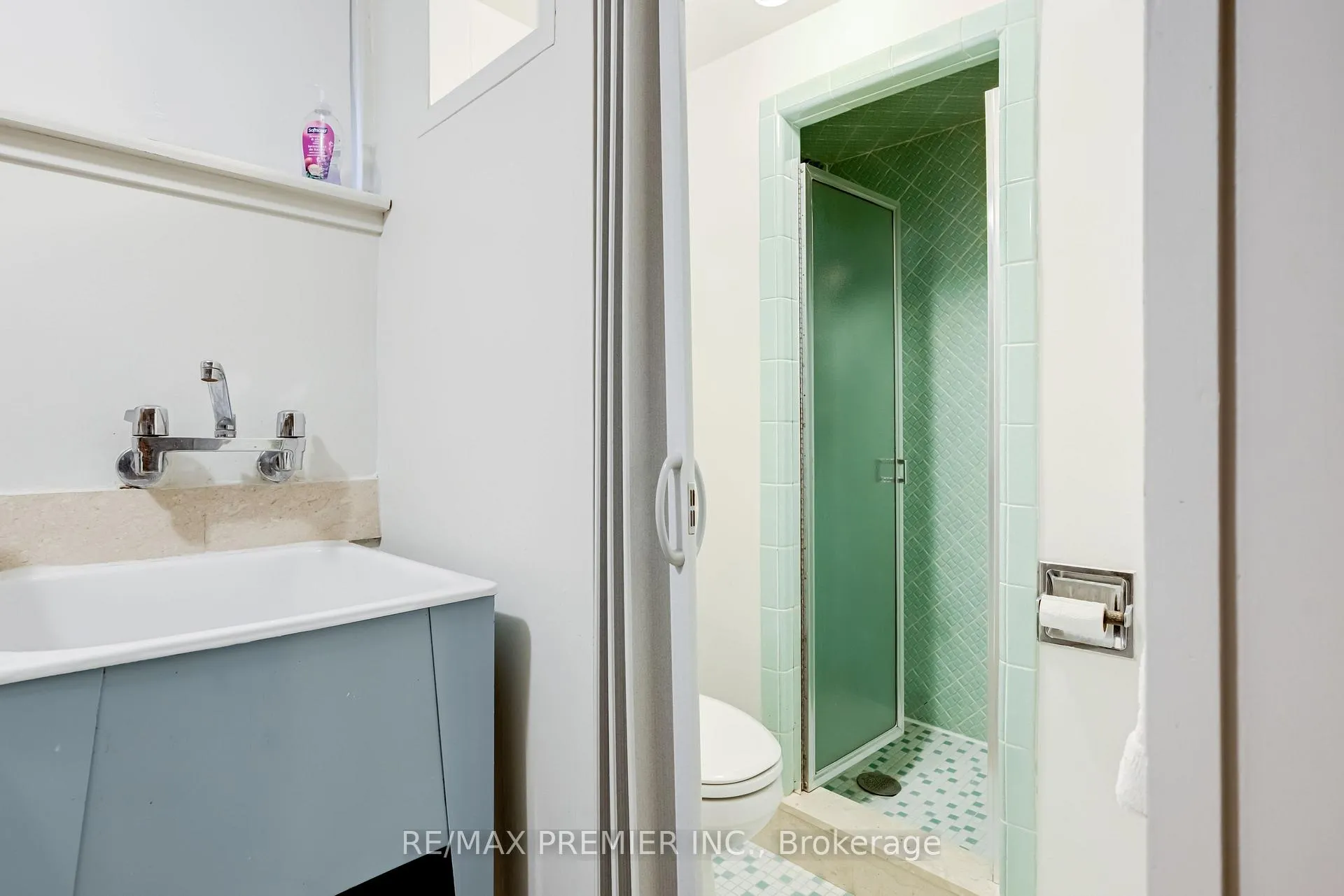 Photo 32 of 52 Richardson Avenue, North York, Beechborough-Greenbrook — HOMEH