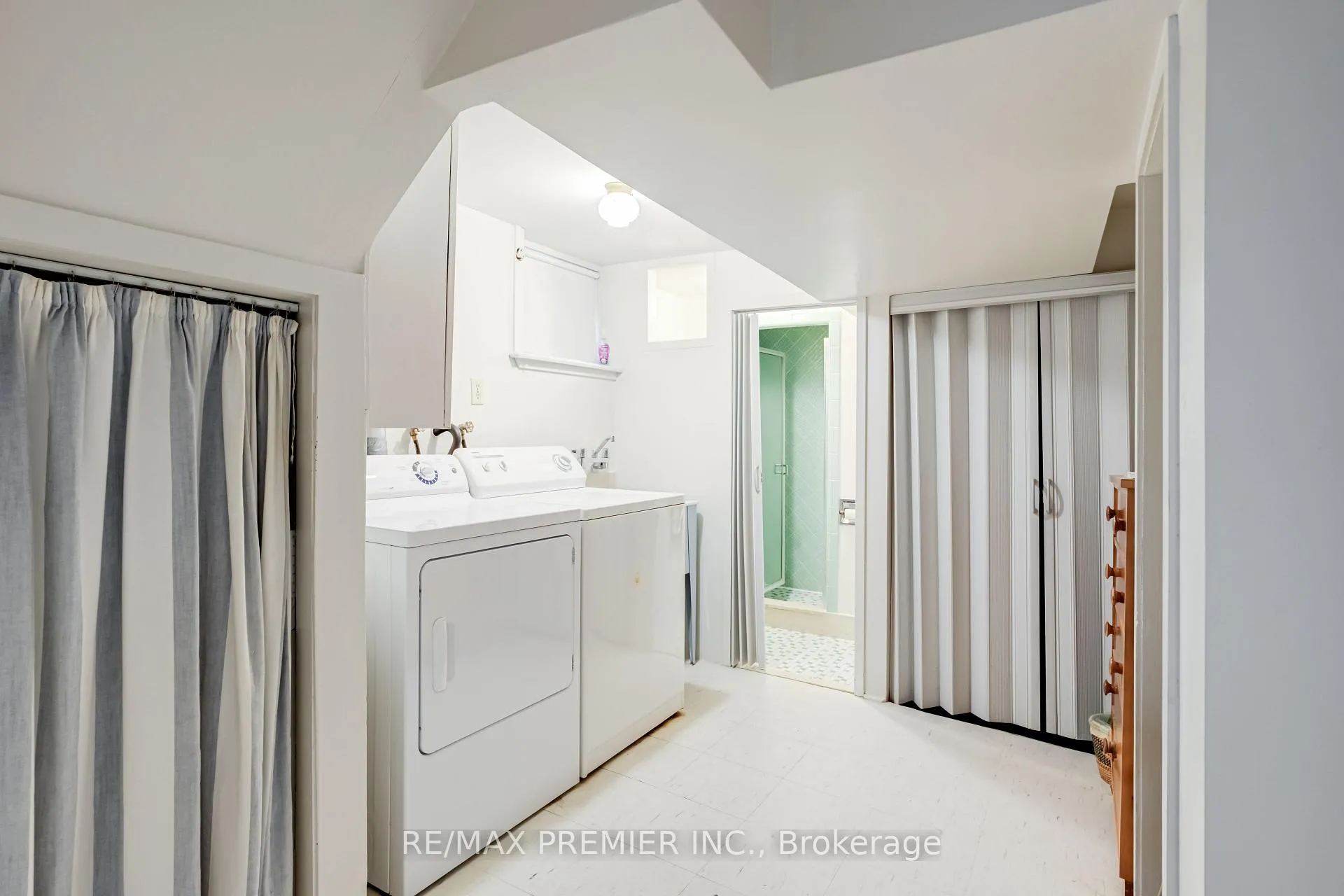 Photo 34 of 52 Richardson Avenue, North York, Beechborough-Greenbrook — HOMEH
