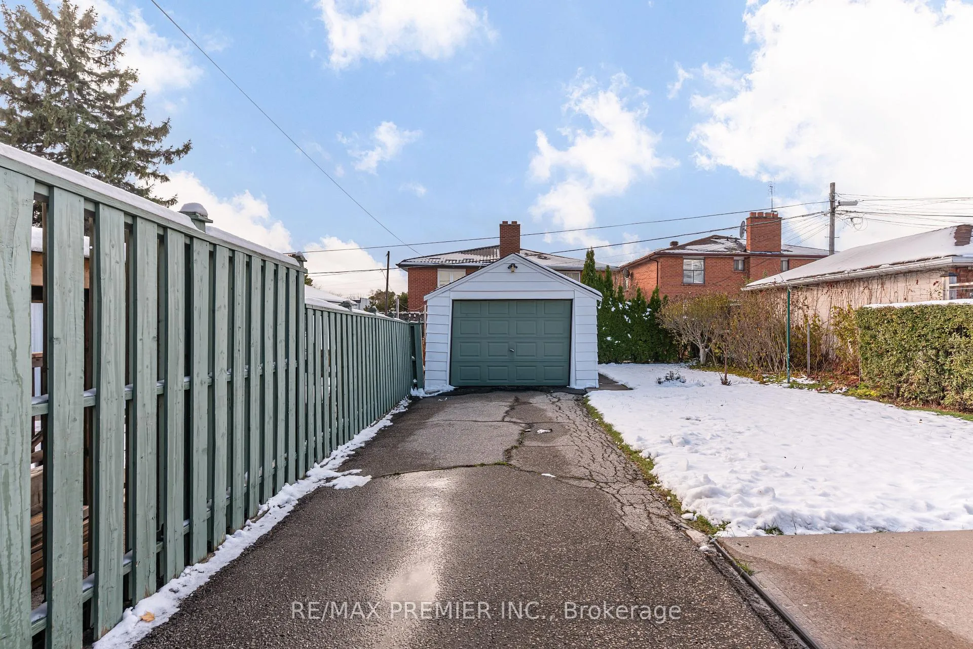 Photo 36 of 52 Richardson Avenue, North York, Beechborough-Greenbrook — HOMEH