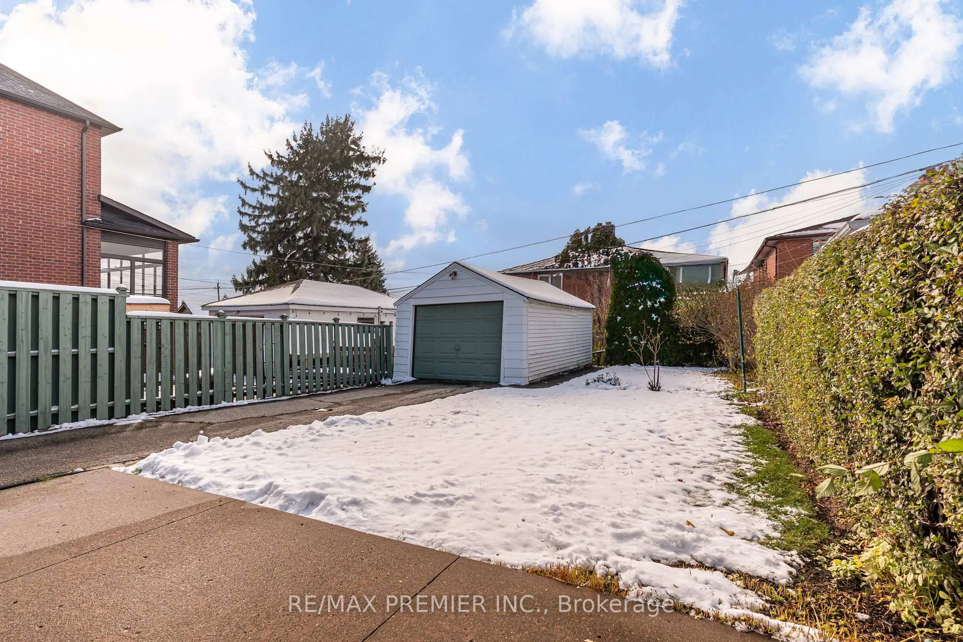 Photo 37 of 52 Richardson Avenue, North York, Beechborough-Greenbrook — HOMEH