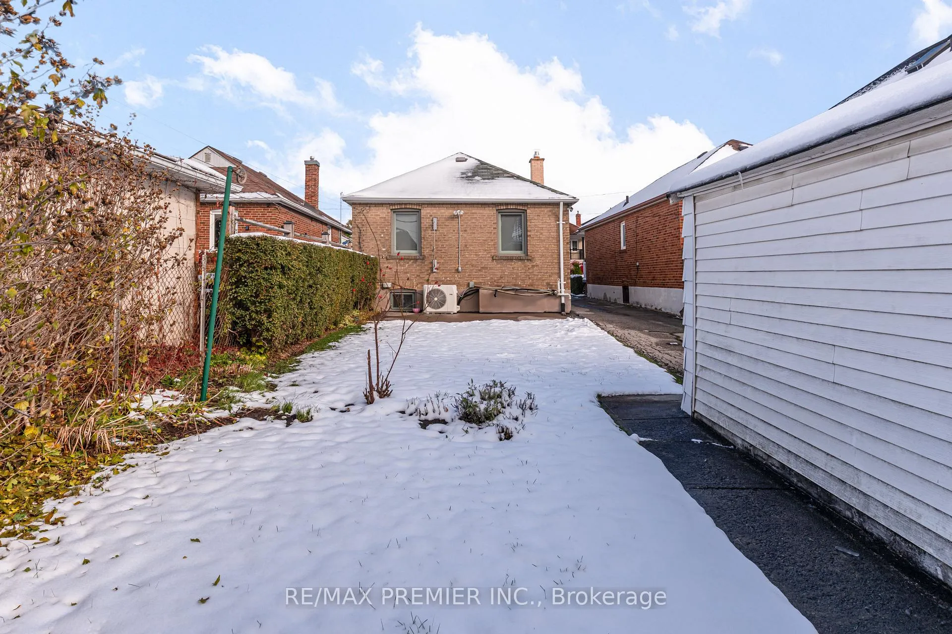 Photo 39 of 52 Richardson Avenue, North York, Beechborough-Greenbrook — HOMEH