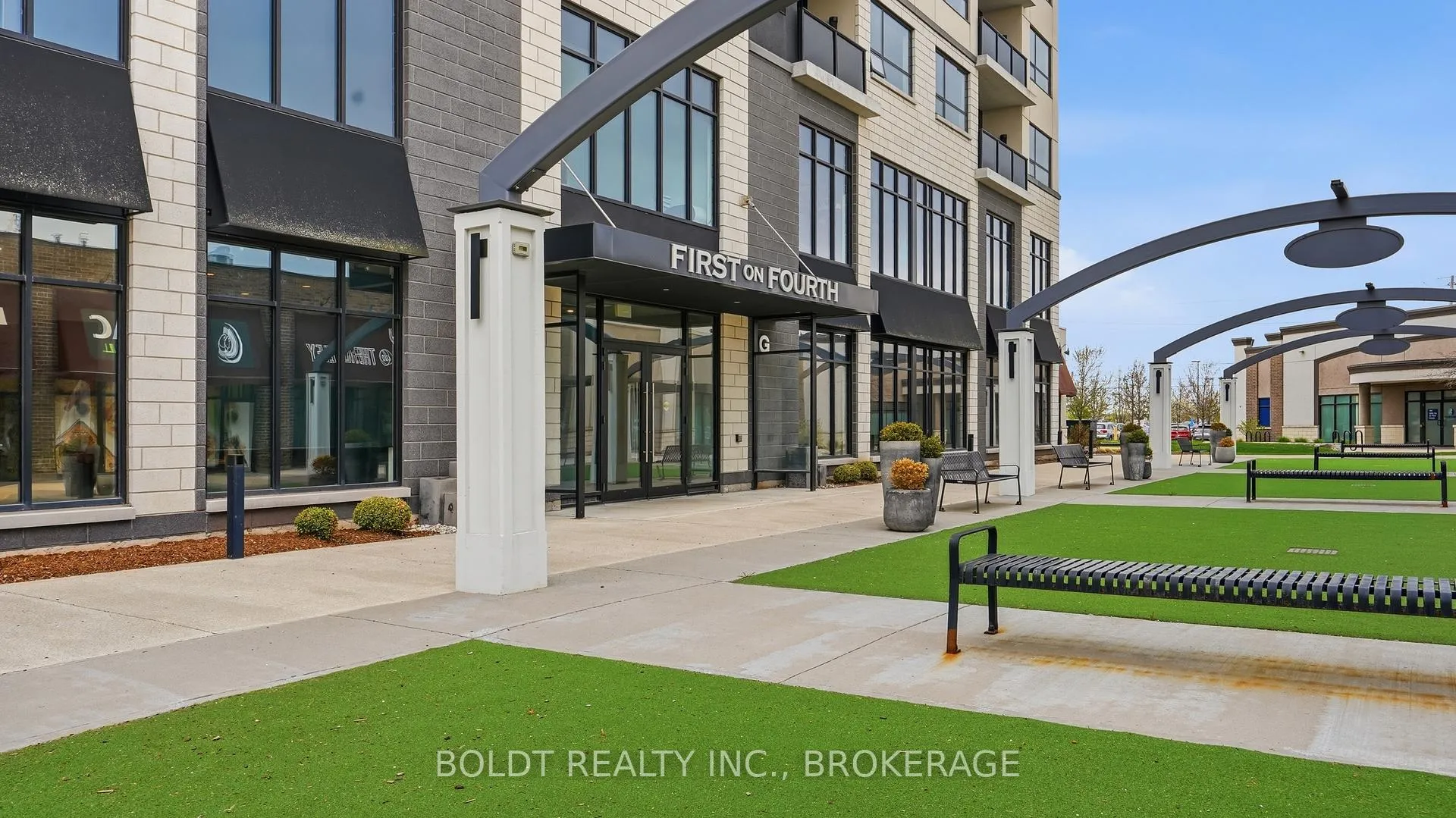Photo 2 of Unit 508, 300G Fourth Avenue, St. Catharines, Ridley — HOMEH