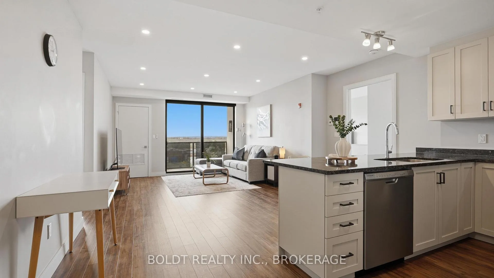 Photo 4 of Unit 508, 300G Fourth Avenue, St. Catharines, Ridley — HOMEH