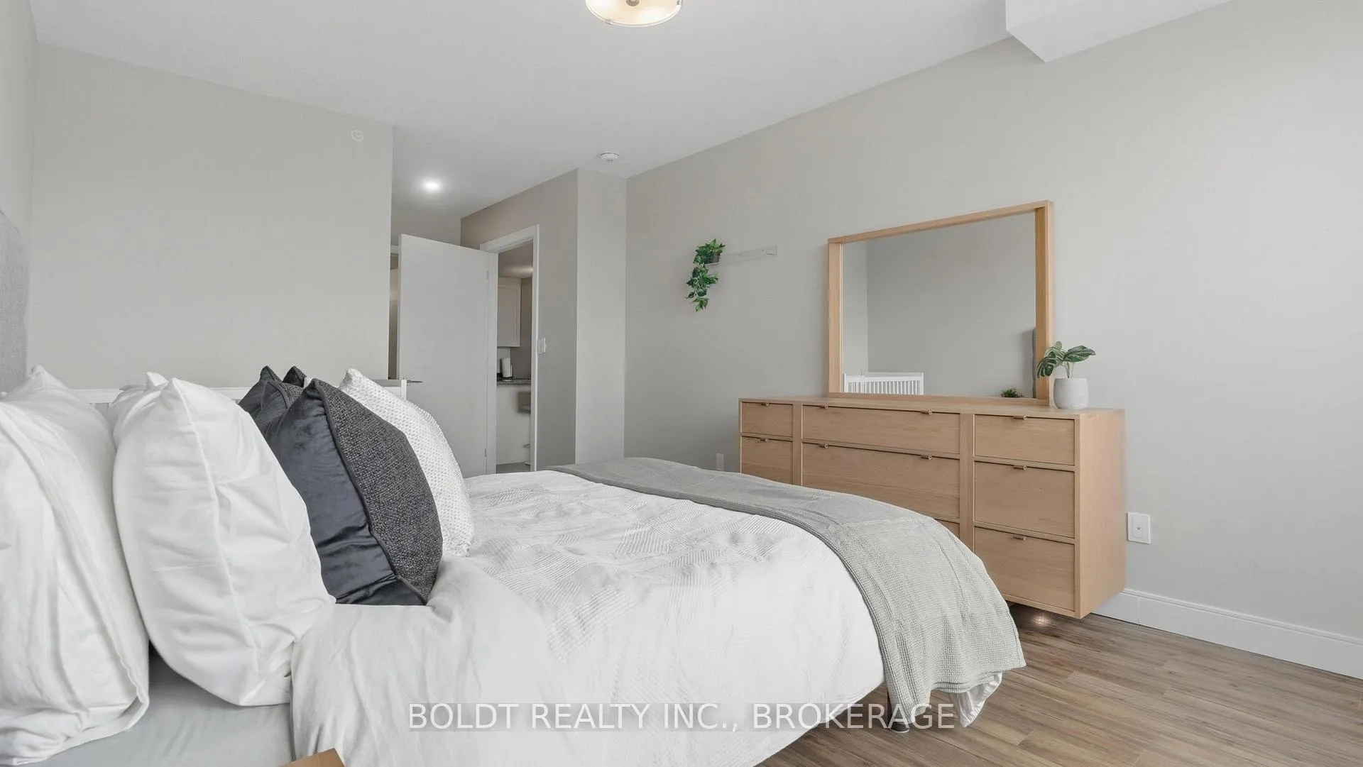 Photo 16 of Unit 508, 300G Fourth Avenue, St. Catharines, Ridley — HOMEH