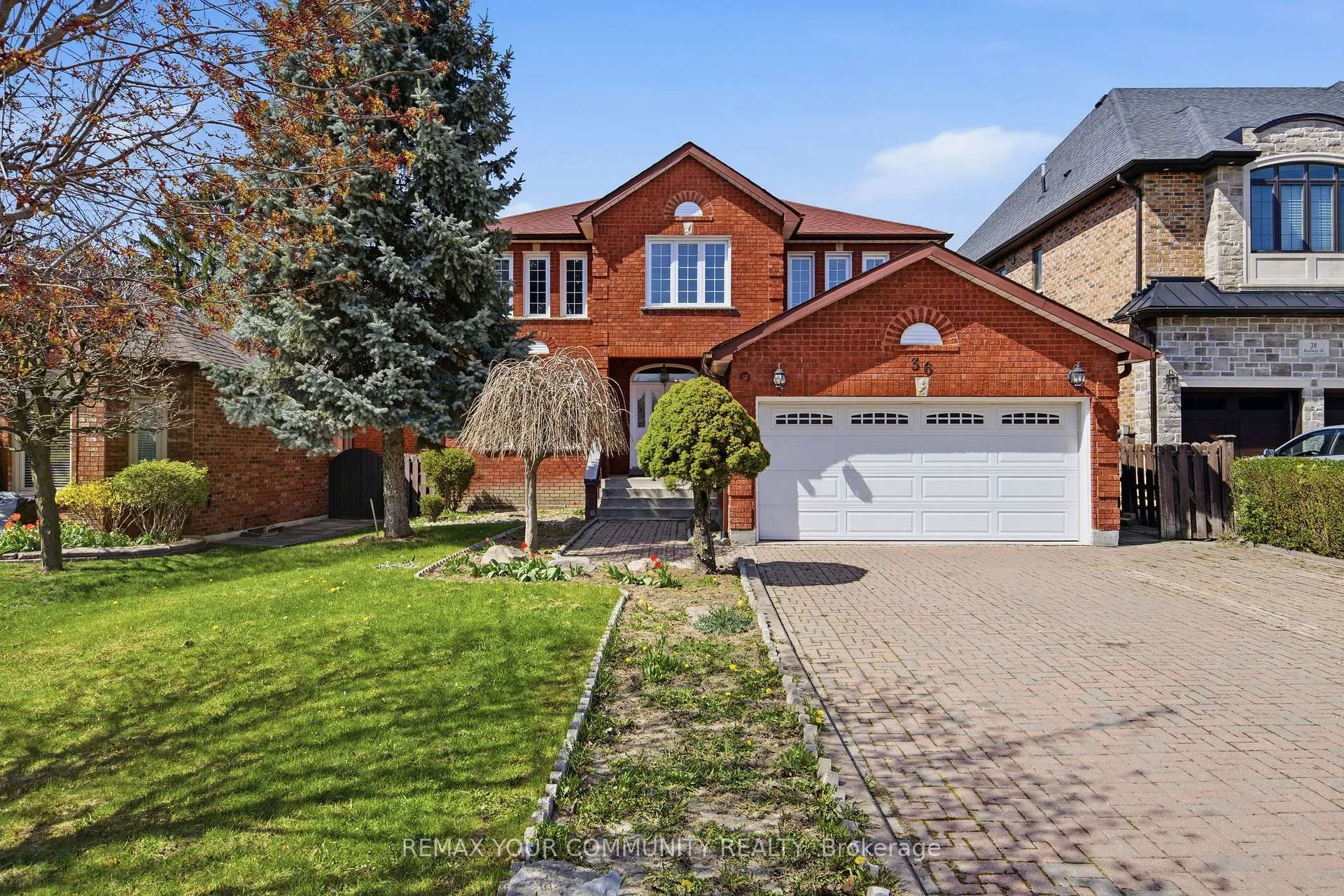 Photo 1 of 36 Railway Street, Vaughan, Maple — HOMEH
