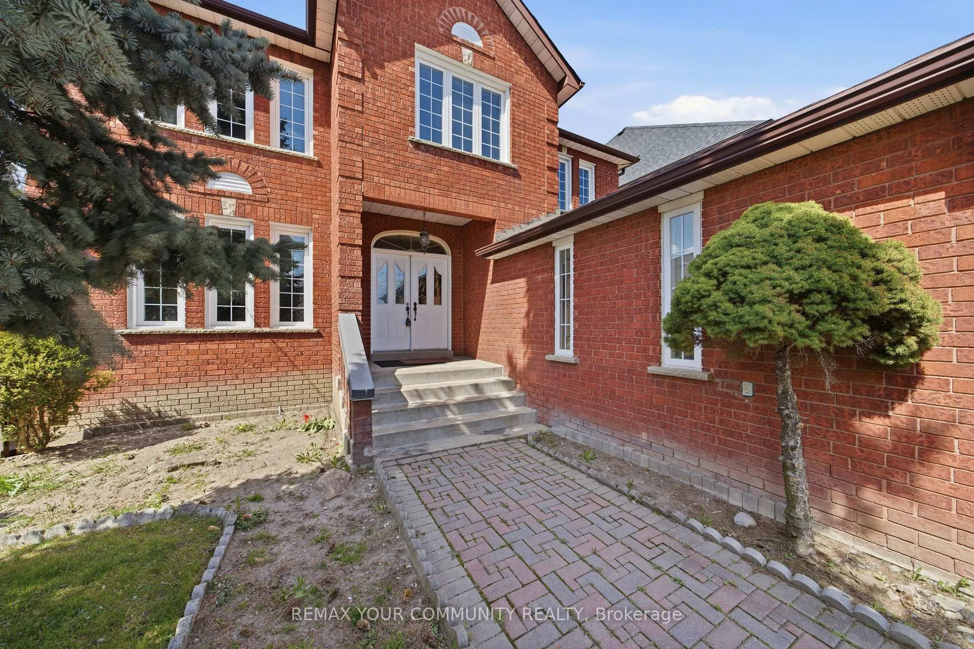 Photo 3 of 36 Railway Street, Vaughan, Maple — HOMEH