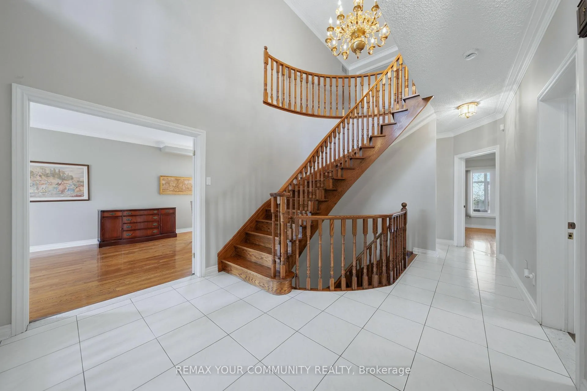 Photo 6 of 36 Railway Street, Vaughan, Maple — HOMEH