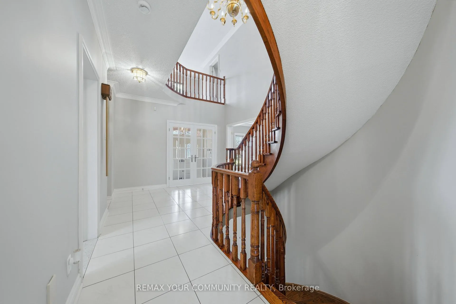 Photo 8 of 36 Railway Street, Vaughan, Maple — HOMEH