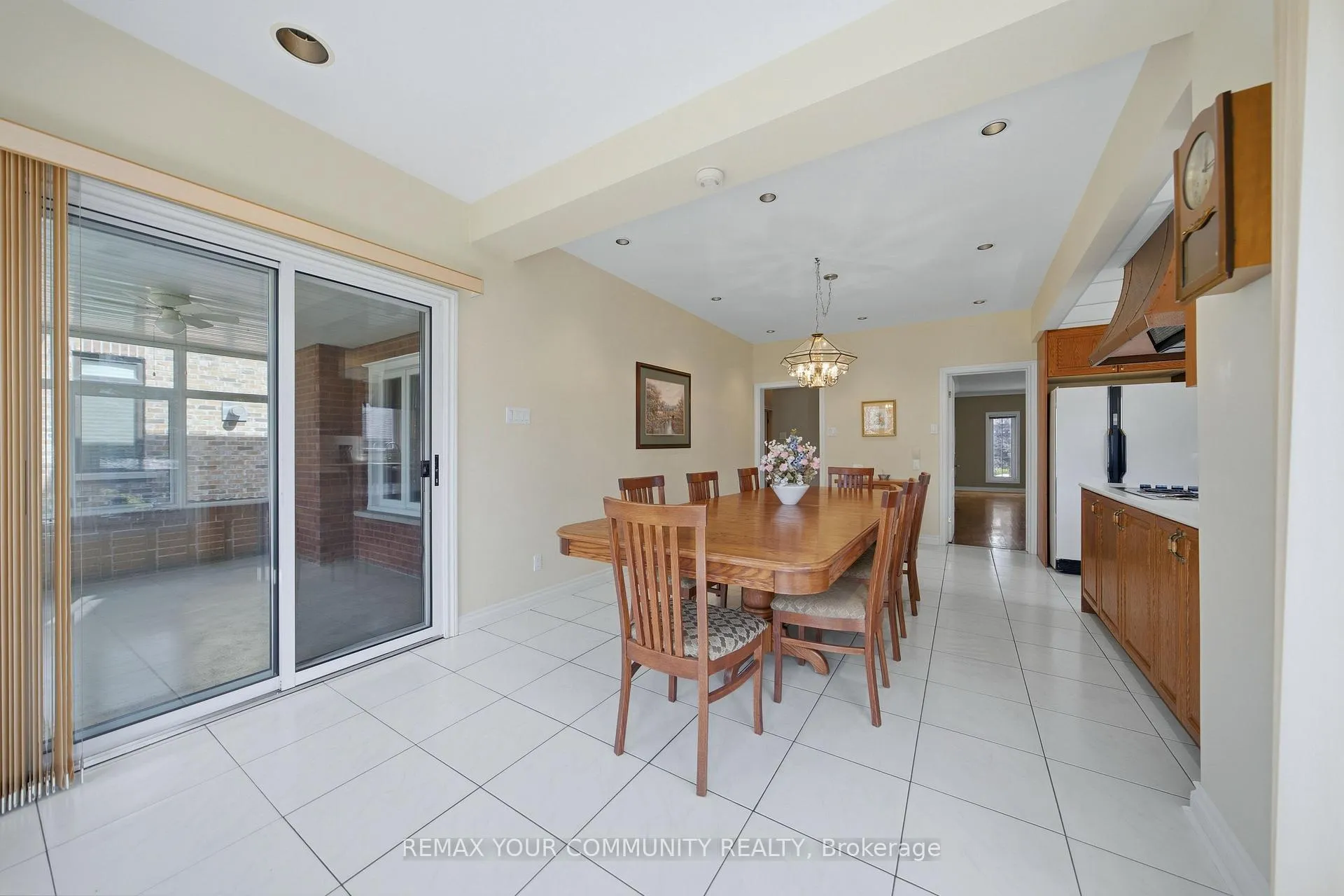 Photo 16 of 36 Railway Street, Vaughan, Maple — HOMEH