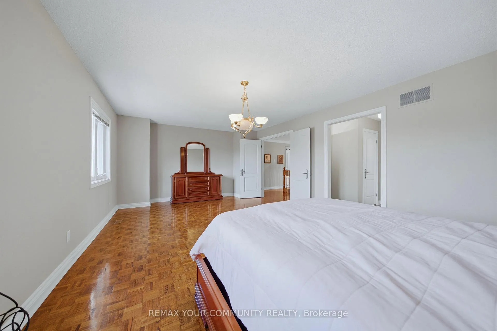 Photo 30 of 36 Railway Street, Vaughan, Maple — HOMEH