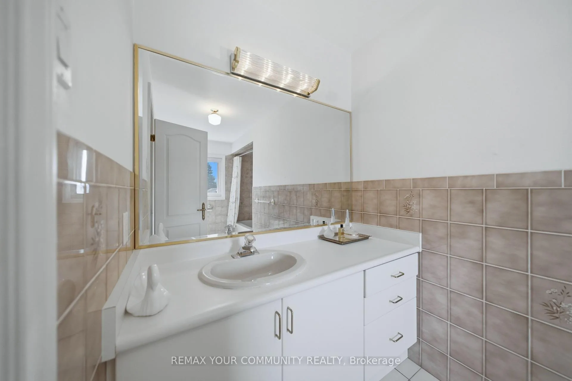 Photo 31 of 36 Railway Street, Vaughan, Maple — HOMEH