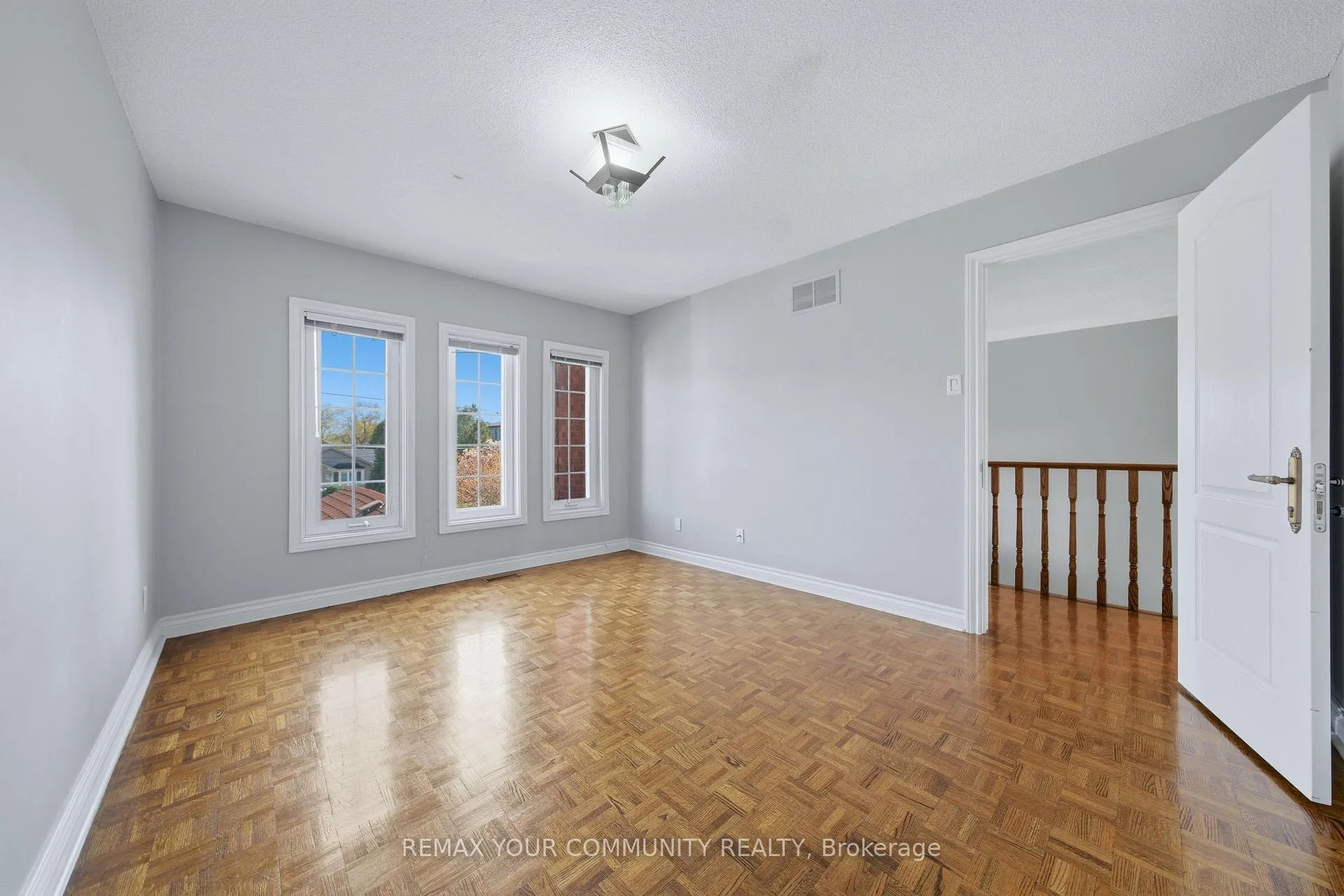 Photo 33 of 36 Railway Street, Vaughan, Maple — HOMEH