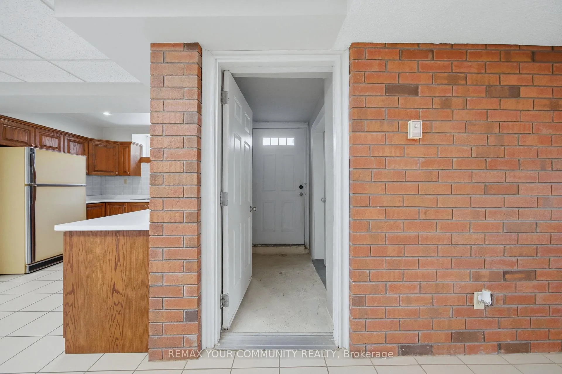 Photo 40 of 36 Railway Street, Vaughan, Maple — HOMEH