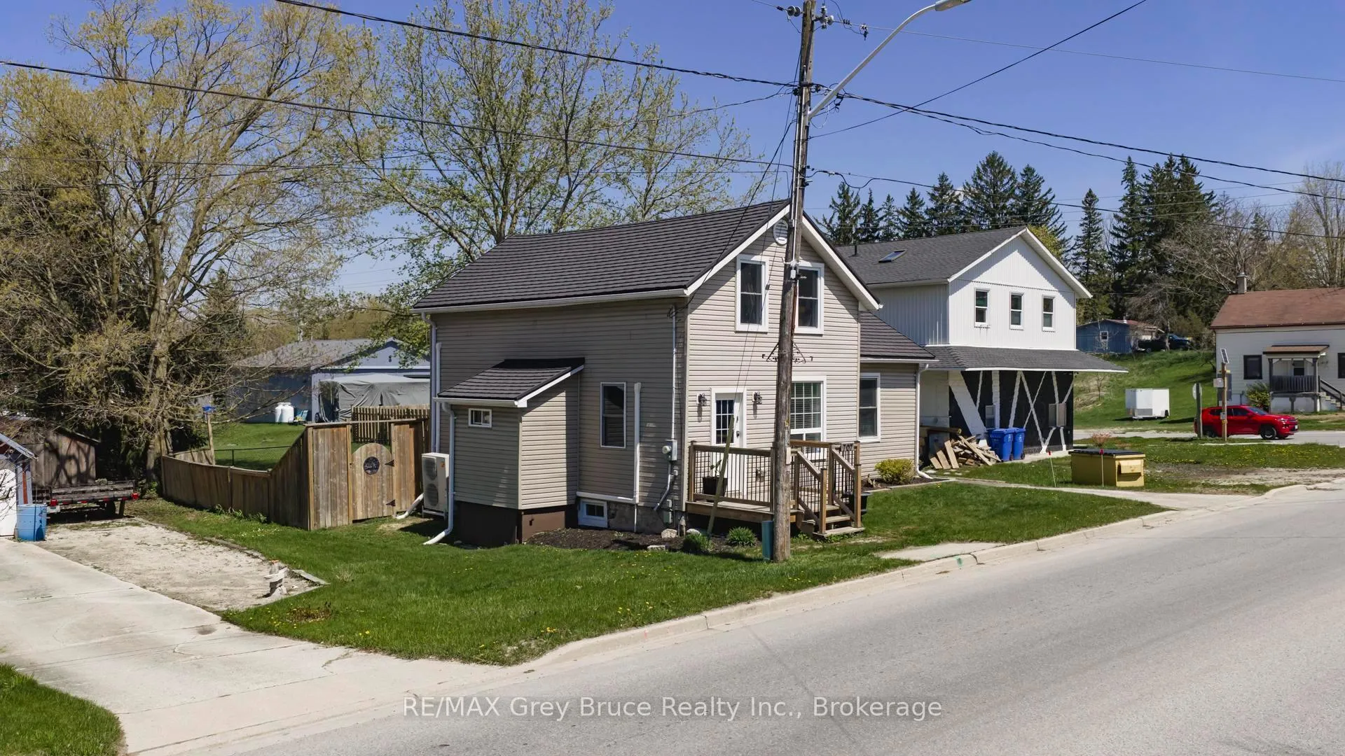 Photo 2 of 707 Queen Street, West Grey — HOMEH