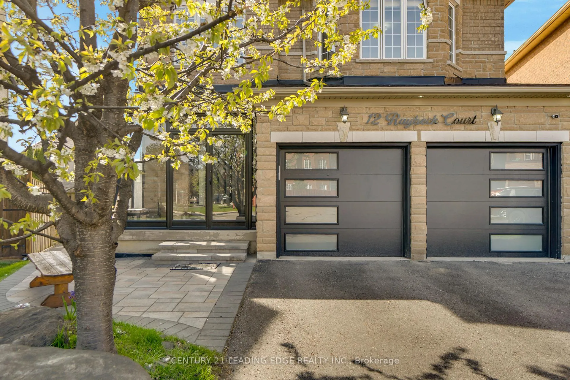 Photo 3 of 12 Raybeck Court, Brampton, Bram West — HOMEH