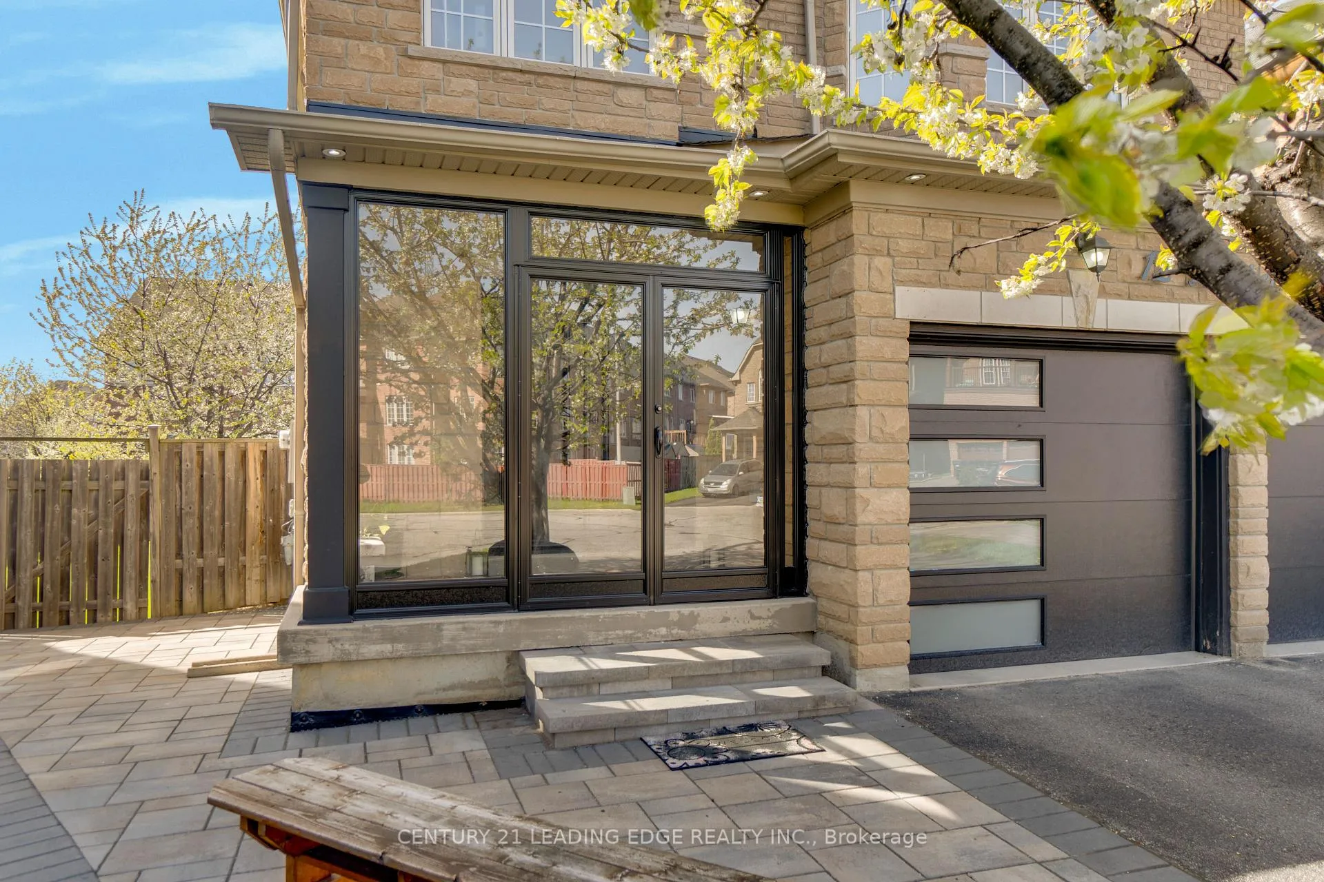 Photo 4 of 12 Raybeck Court, Brampton, Bram West — HOMEH
