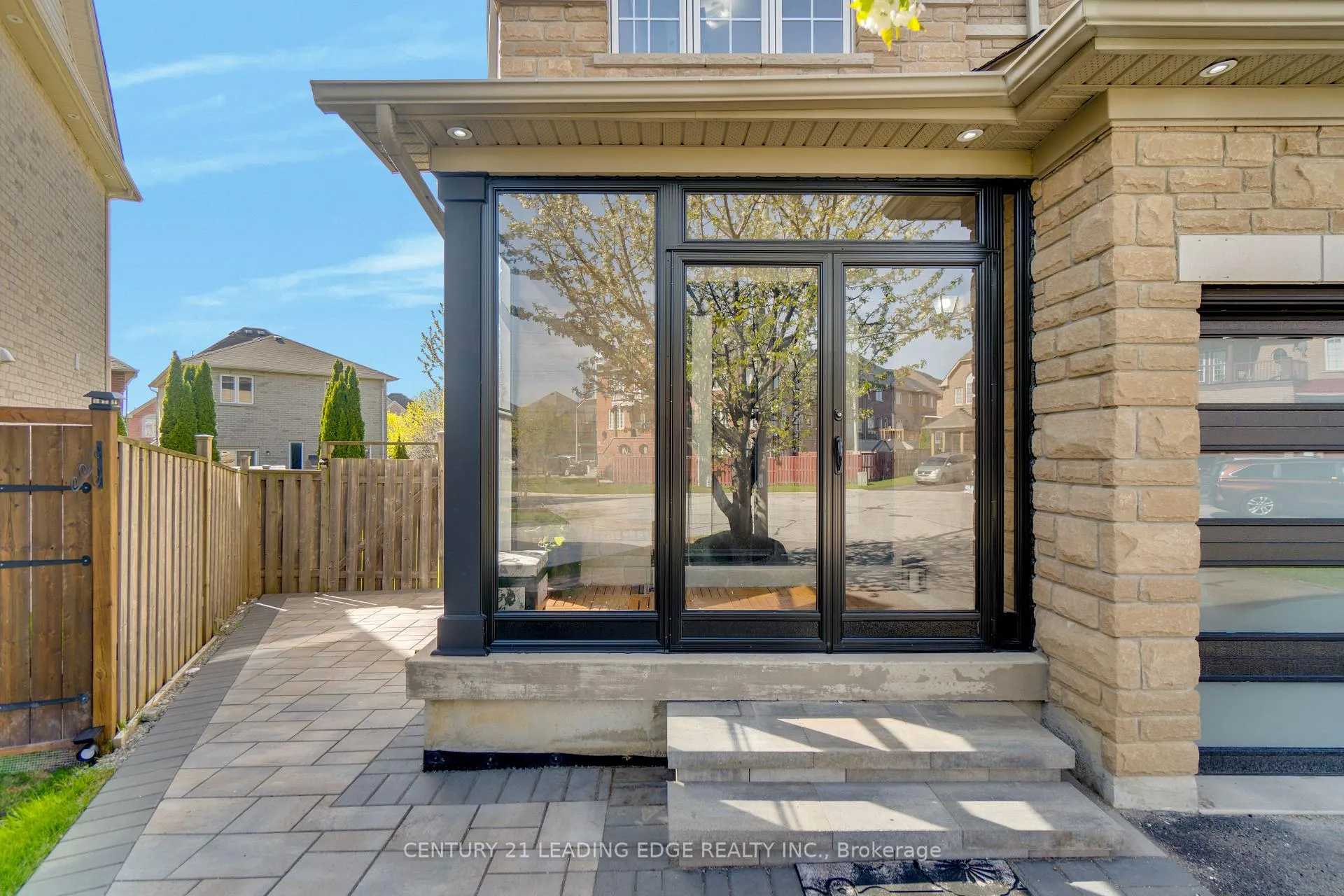 Photo 5 of 12 Raybeck Court, Brampton, Bram West — HOMEH