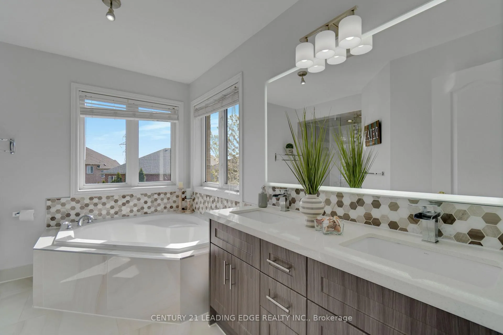 Photo 27 of 12 Raybeck Court, Brampton, Bram West — HOMEH