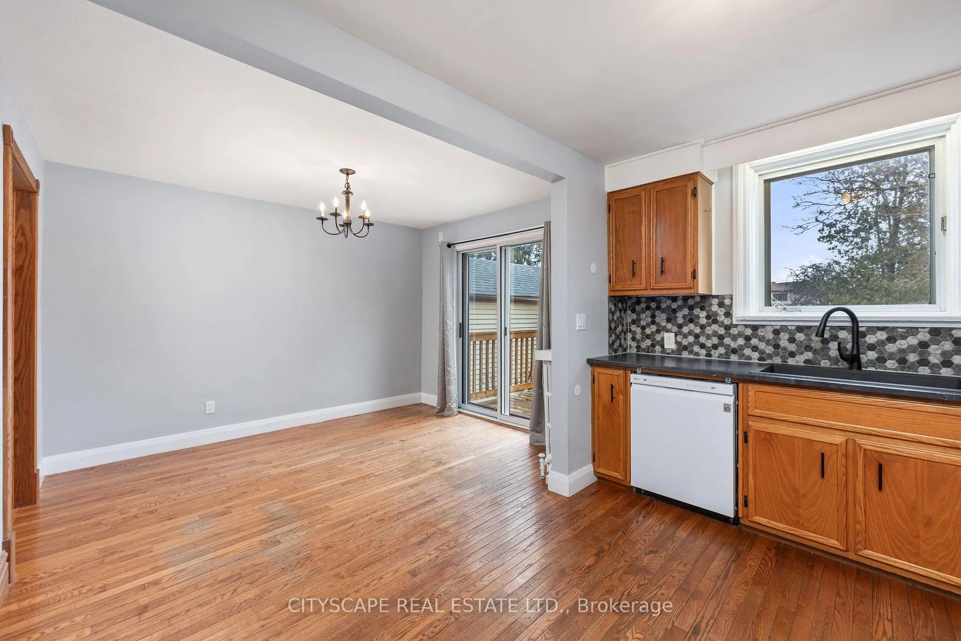 Photo 8 of 51 Denvale Road, Toronto, O'Connor-Parkview — HOMEH