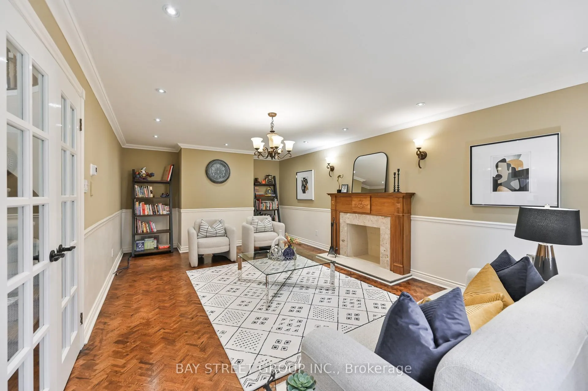 Photo 3 of 28 Delhi Crescent, Markham, Unionville — HOMEH