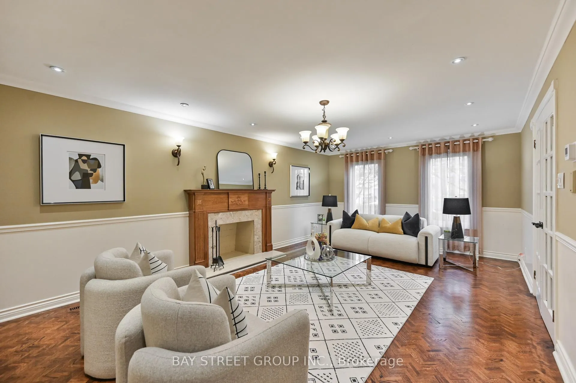 Photo 4 of 28 Delhi Crescent, Markham, Unionville — HOMEH