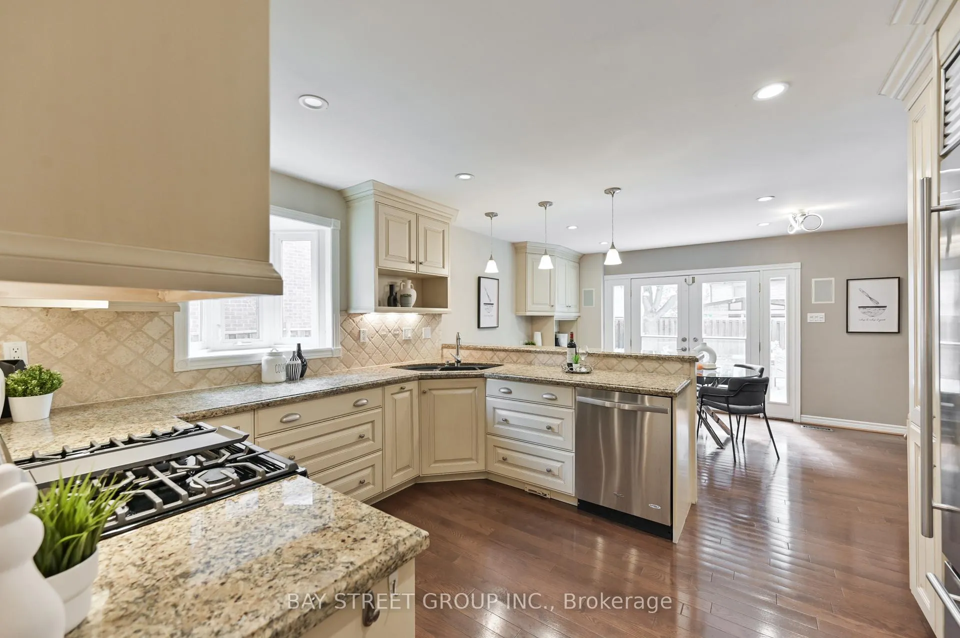 Photo 6 of 28 Delhi Crescent, Markham, Unionville — HOMEH