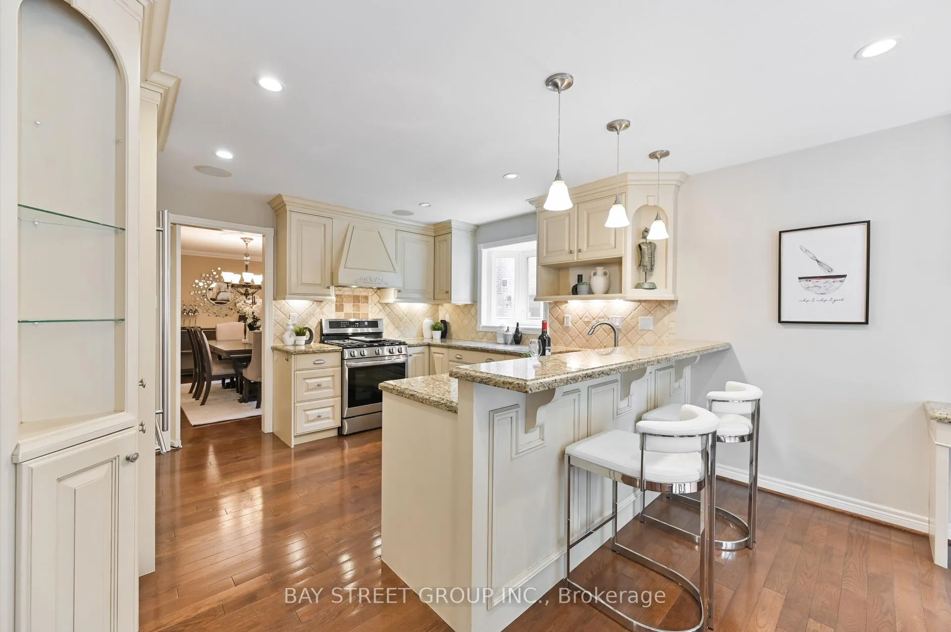 Photo 7 of 28 Delhi Crescent, Markham, Unionville — HOMEH