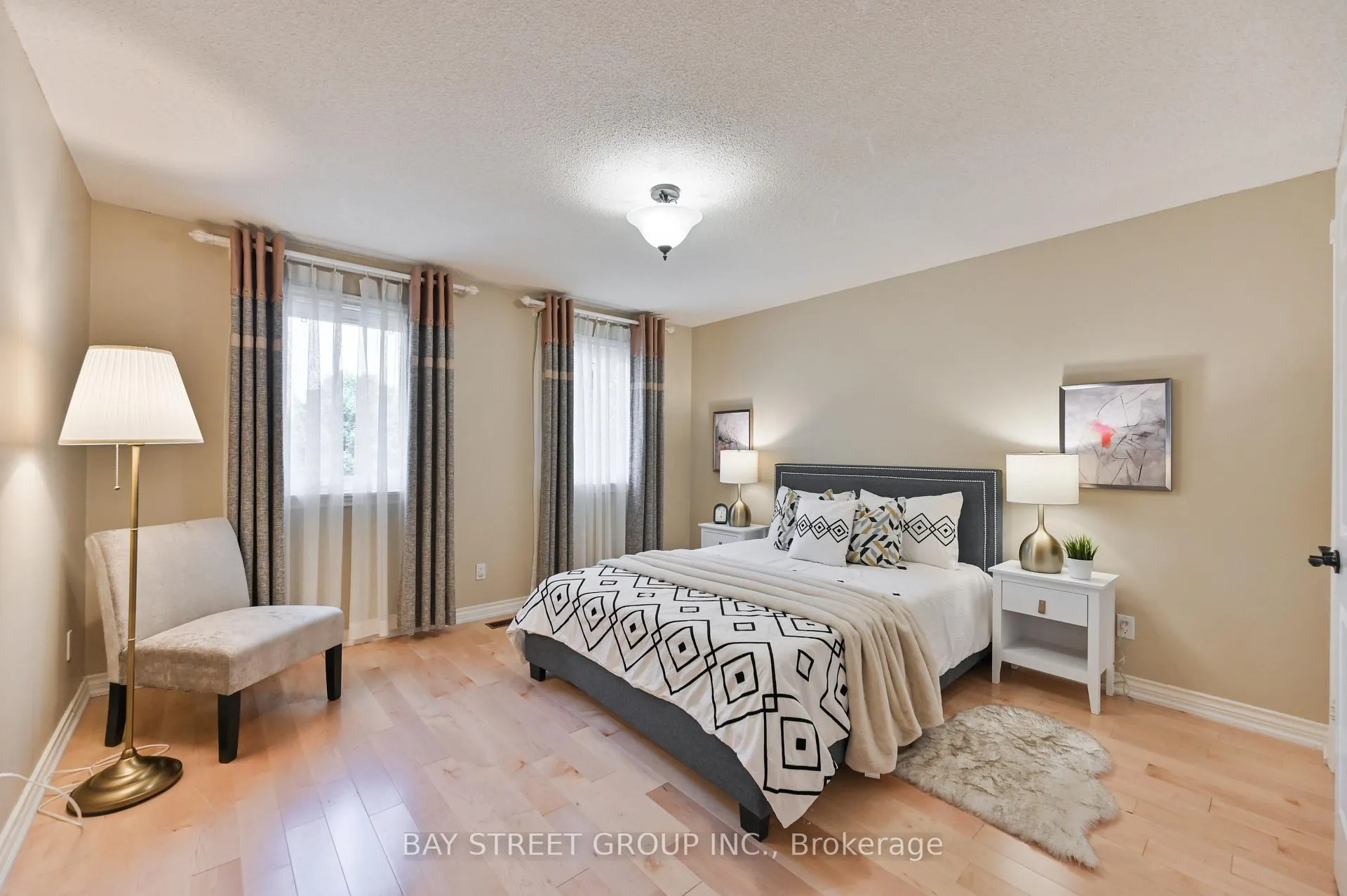 Photo 12 of 28 Delhi Crescent, Markham, Unionville — HOMEH