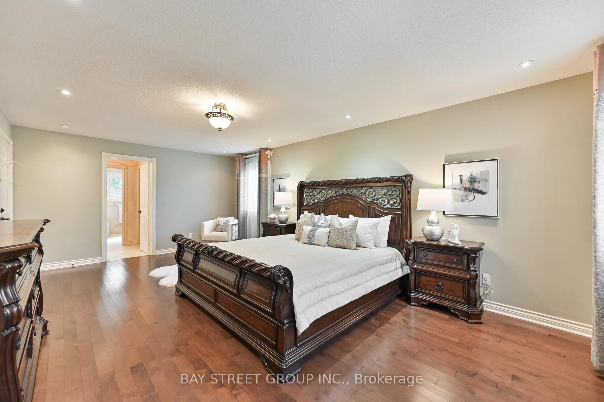 Photo 16 of 28 Delhi Crescent, Markham, Unionville — HOMEH