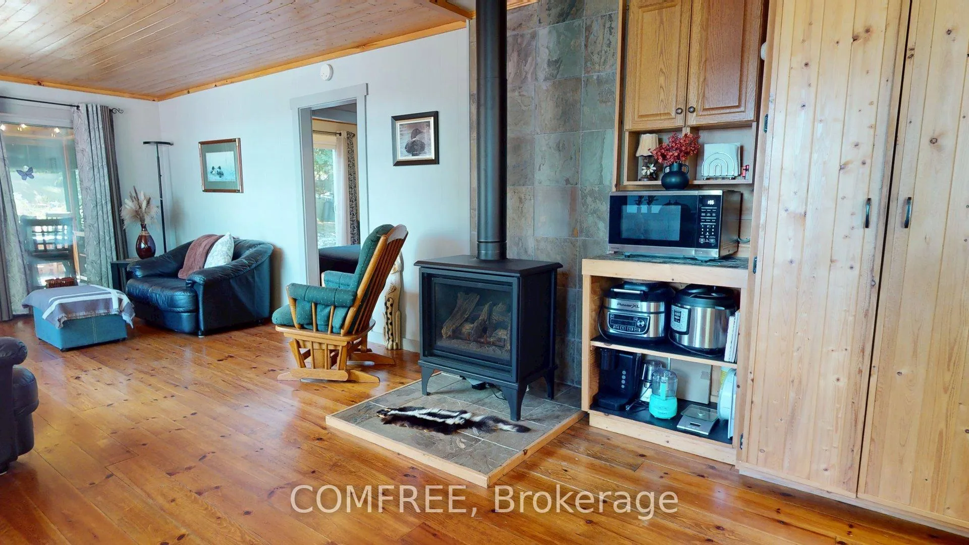 Photo 15 of 1005 Hoyle Lane W, Frontenac, Frontenac Centre — HOMEH