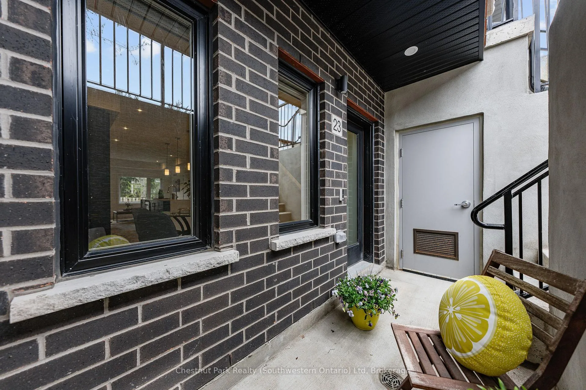 Photo 11 of 23 Lily Lane, Guelph, Clairfields/Hanlon Business Park — HOMEH