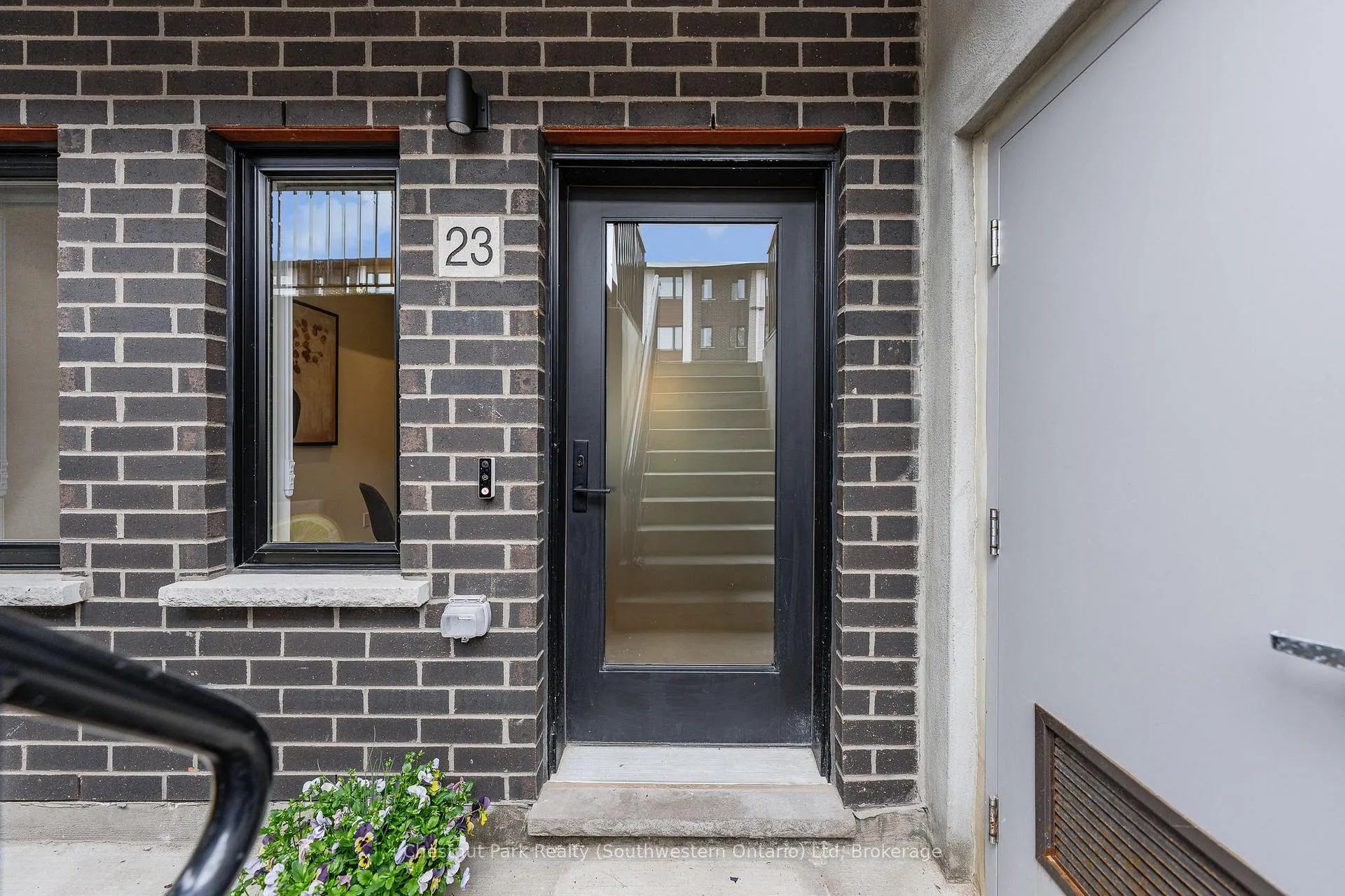Photo 12 of 23 Lily Lane, Guelph, Clairfields/Hanlon Business Park — HOMEH
