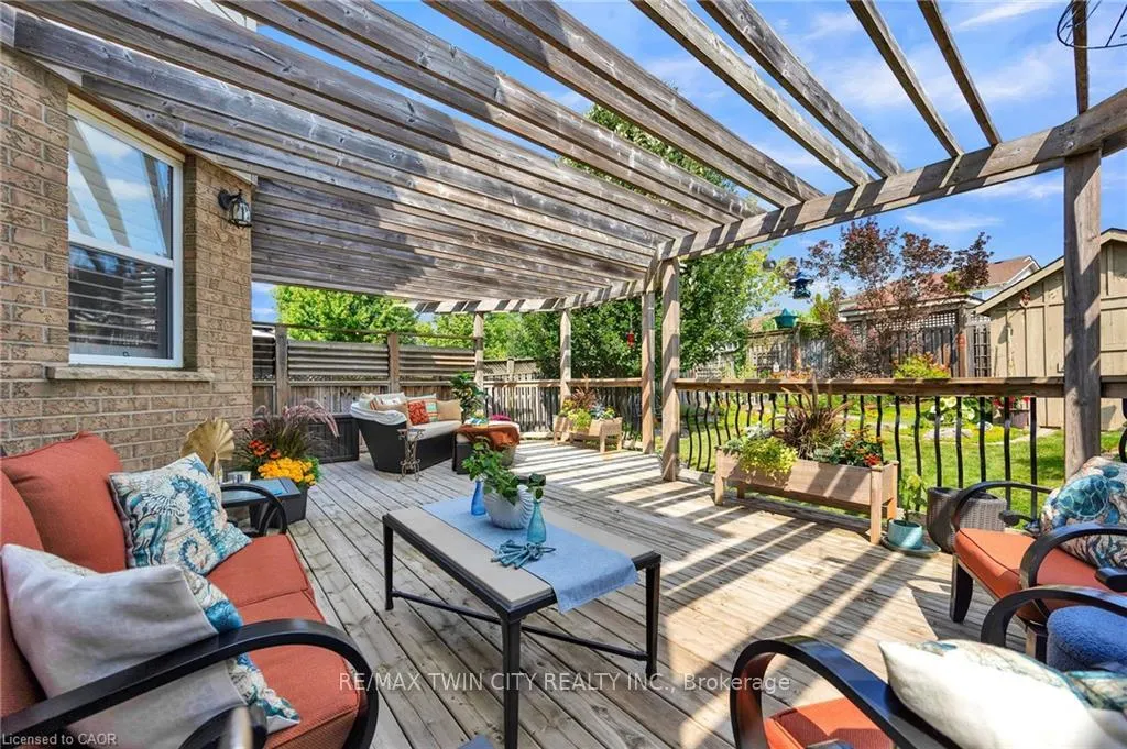 Photo 2 of 835 Brandenburg Boulevard, Waterloo — HOMEH