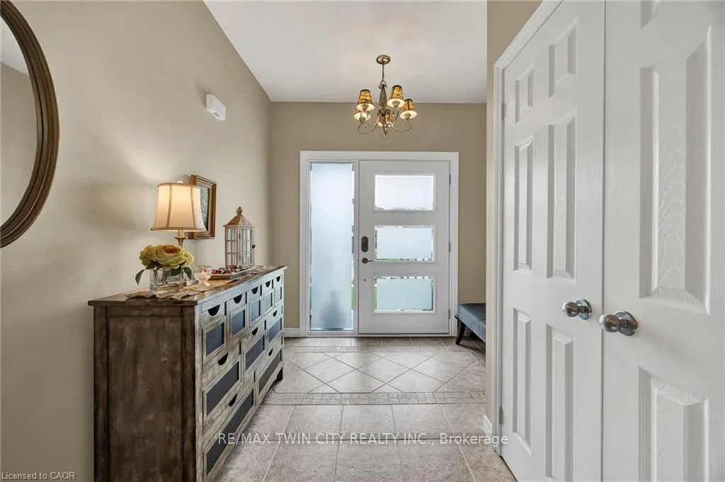 Photo 3 of 835 Brandenburg Boulevard, Waterloo — HOMEH