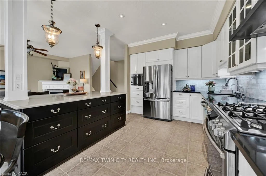 Photo 9 of 835 Brandenburg Boulevard, Waterloo — HOMEH