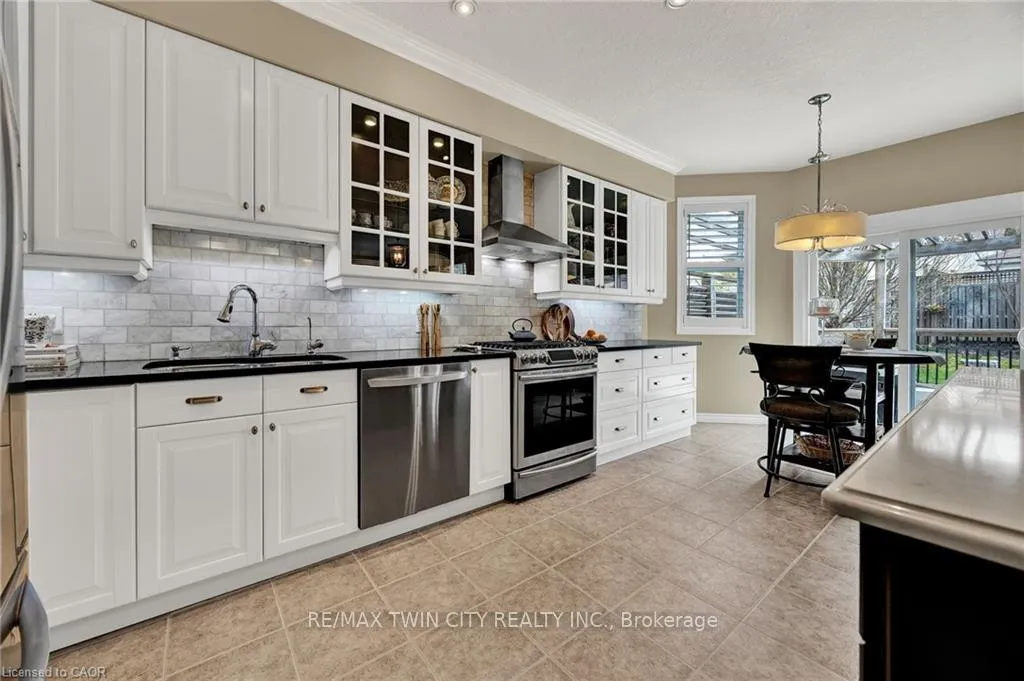 Photo 10 of 835 Brandenburg Boulevard, Waterloo — HOMEH