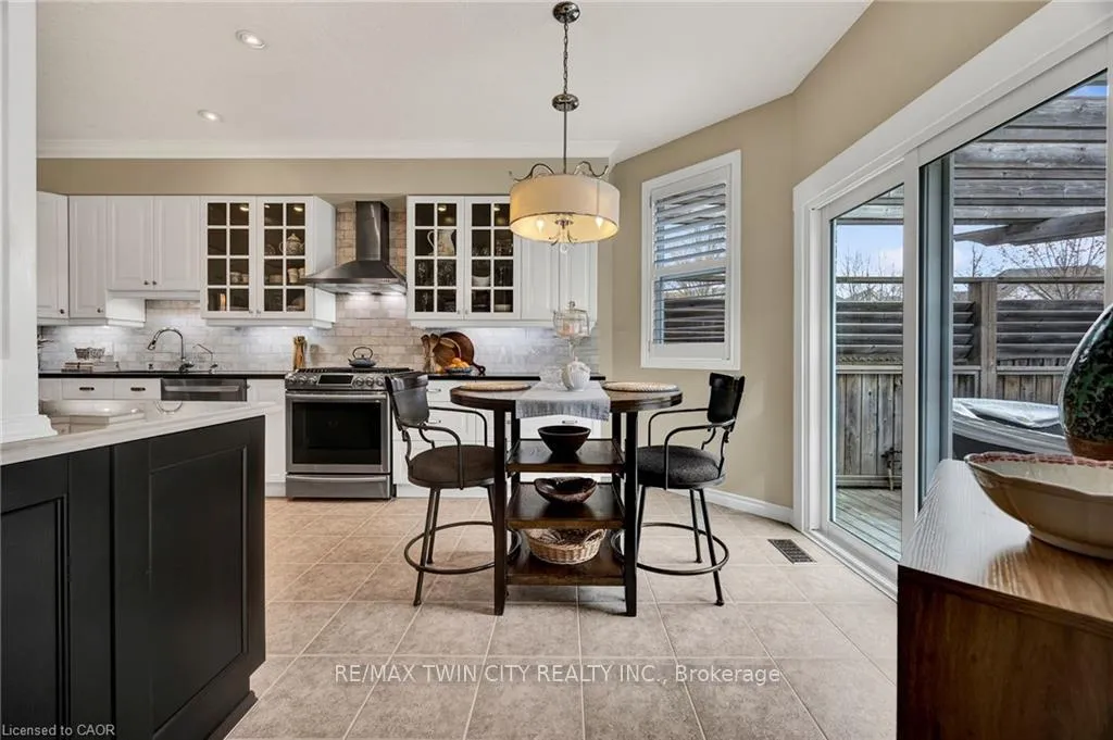 Photo 12 of 835 Brandenburg Boulevard, Waterloo — HOMEH