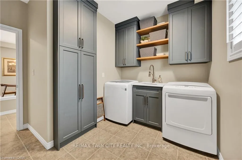 Photo 16 of 835 Brandenburg Boulevard, Waterloo — HOMEH